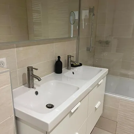 App 1 Centre , 6 Personnes